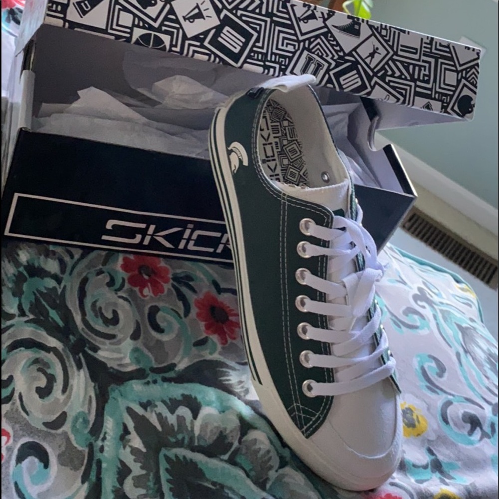 Any Green & White Spartan Fans?! Size 10, NEW